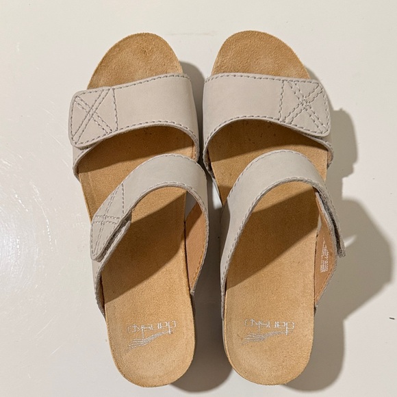 Dansko Women's Maddy Wedge Sandal - Ivory Milled Nubuck Size 39 NIB LEATHER US 8 - Picture 7 of 9